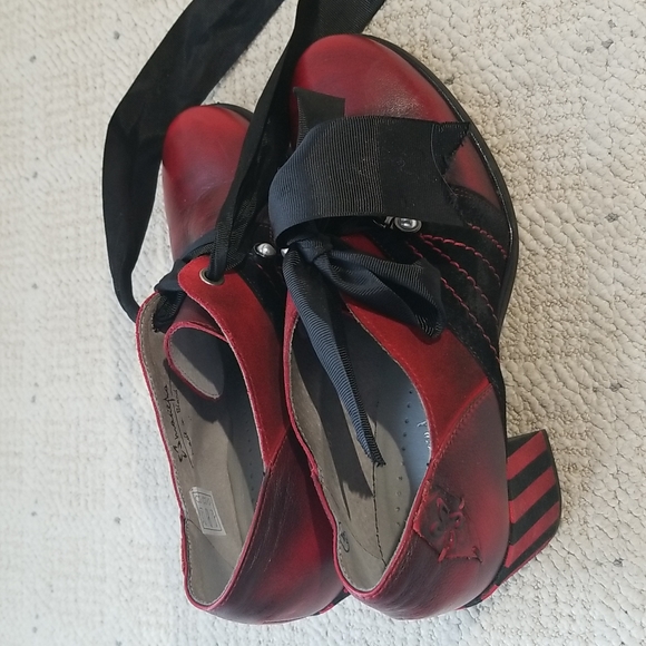 Maciejka Red Ankle Boot Shoes - Picture 2 of 16